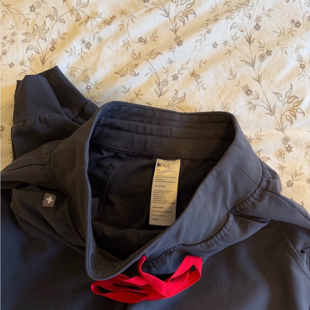 Figs Scrub Top and Joggers - Picture 3 of 3
